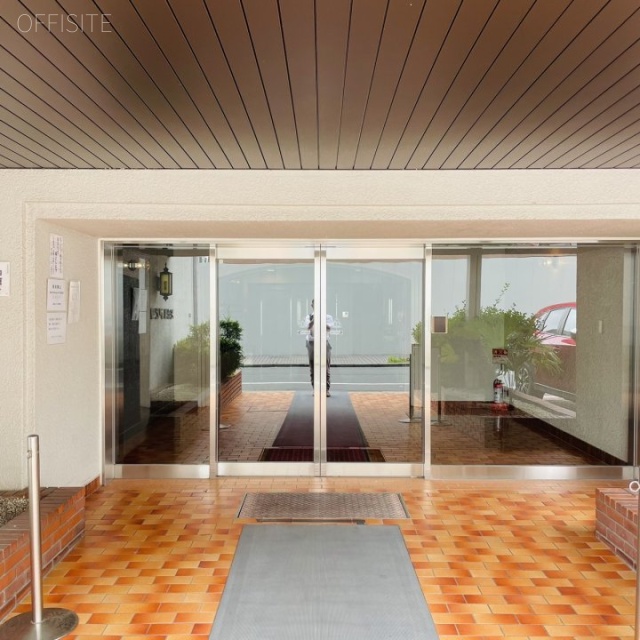 芝公園アビタシオン オフィスビル出入口