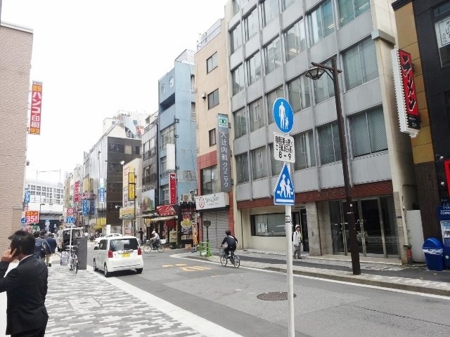 日本橋日銀通りビル ビル前面道路
