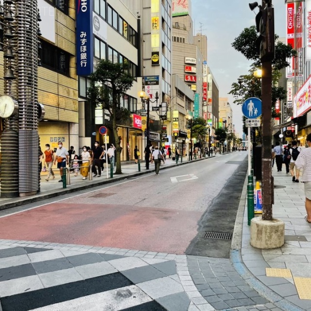 榎本ビル ビル前面道路