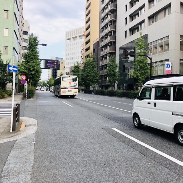 桜井ビル 前面は鍛冶橋通り