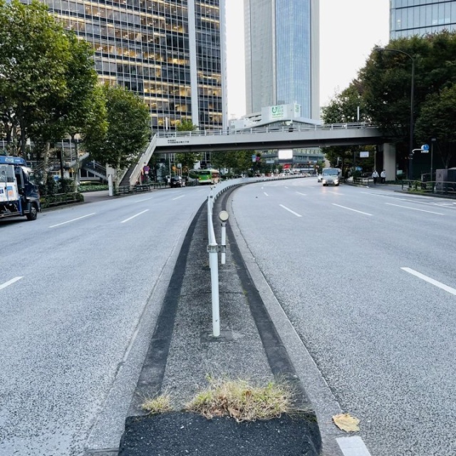 霞が関コモンゲート西館 ビル前面道路
