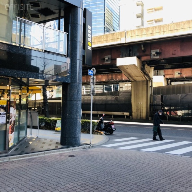 舶来堂ビル ビル前面道路