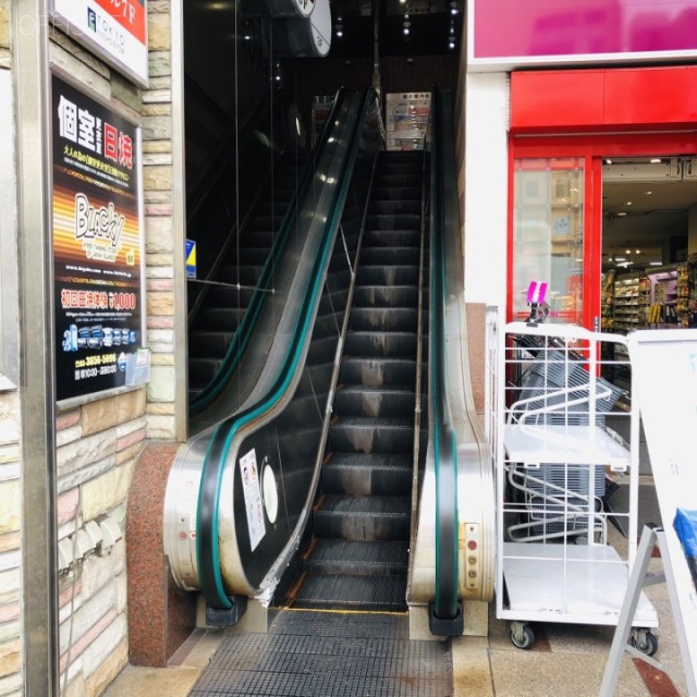 東栄ビル エントランス