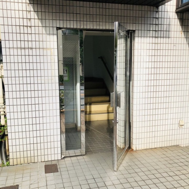 mejiro222ビル エントランス