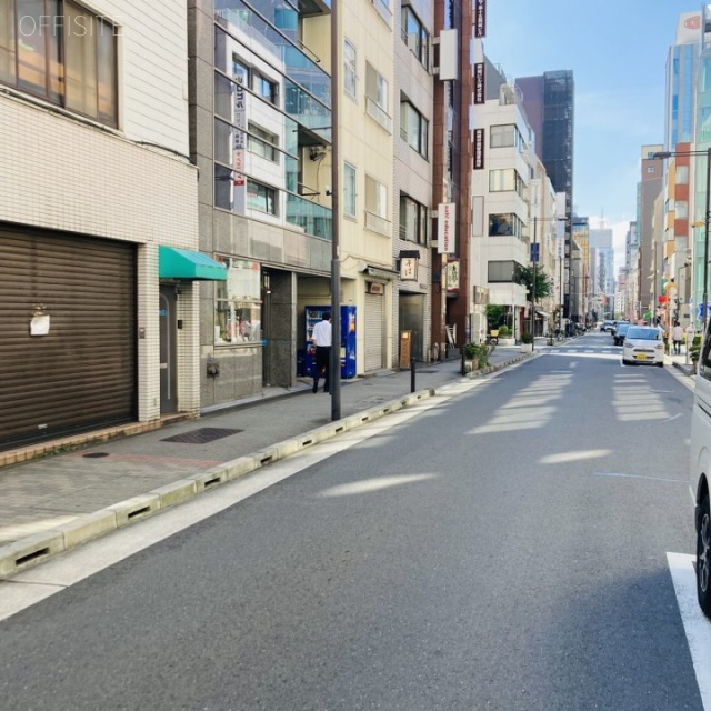 新東ビル 前面道路