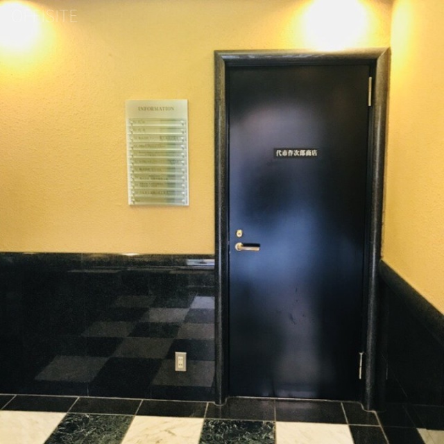 代市(しろいち)ビル エントランス