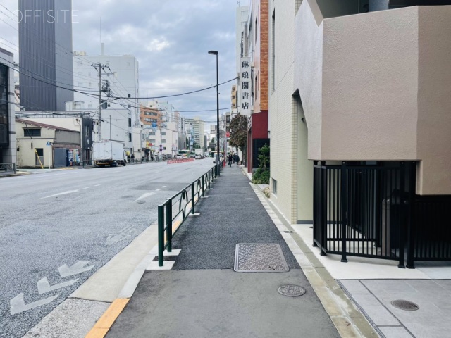 本郷ビル 前面歩道