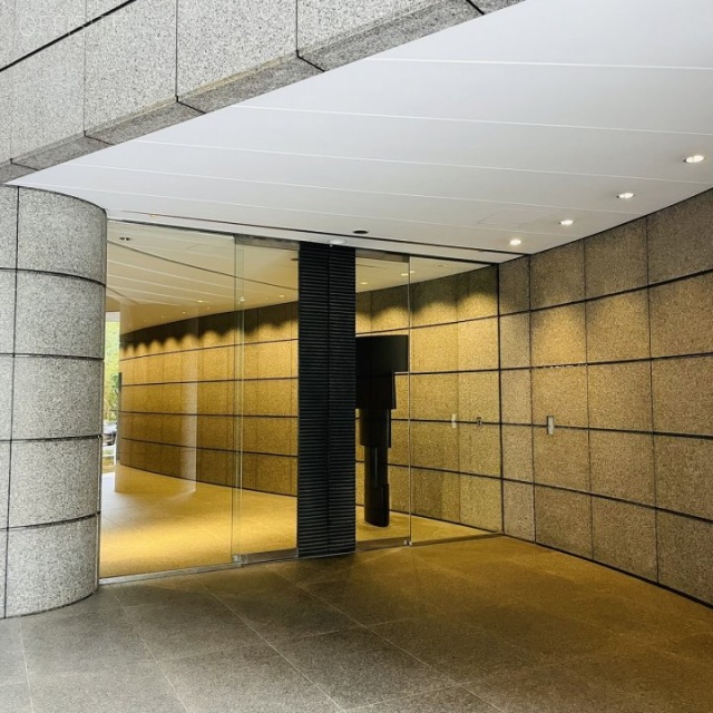 泉館紀尾井町ビル オフィスビル出入口