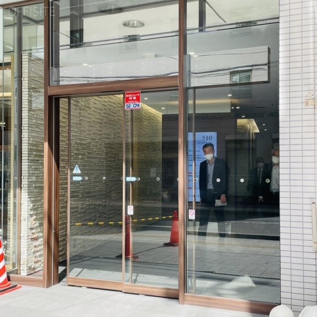 510ビルディング オフィスビル出入口