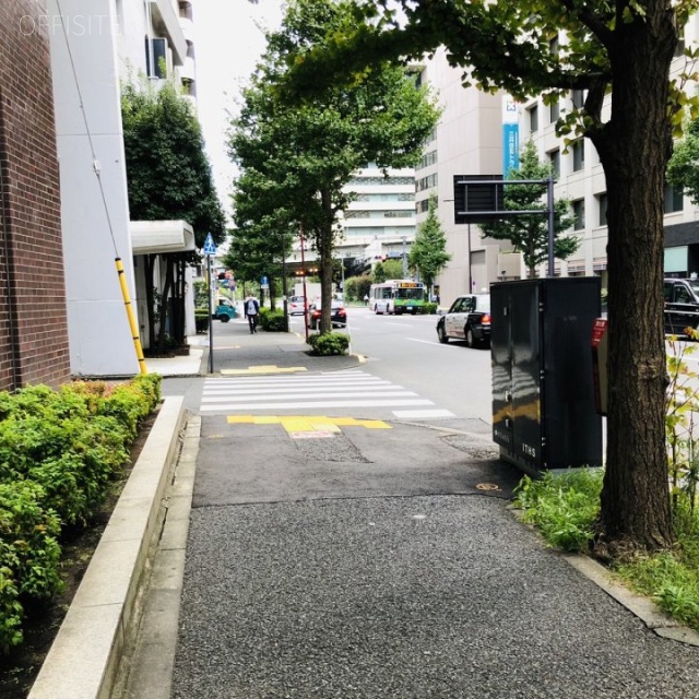 オームビル新館 前面道路