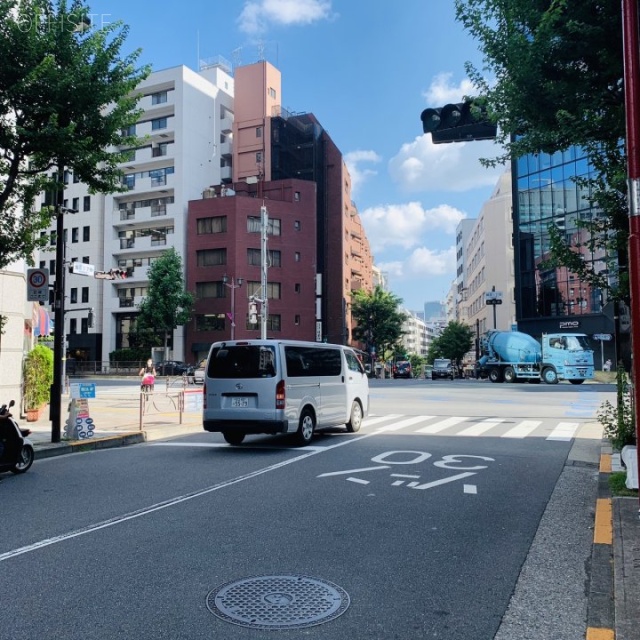 オーセンティック半蔵門 前面は半蔵門駅通り