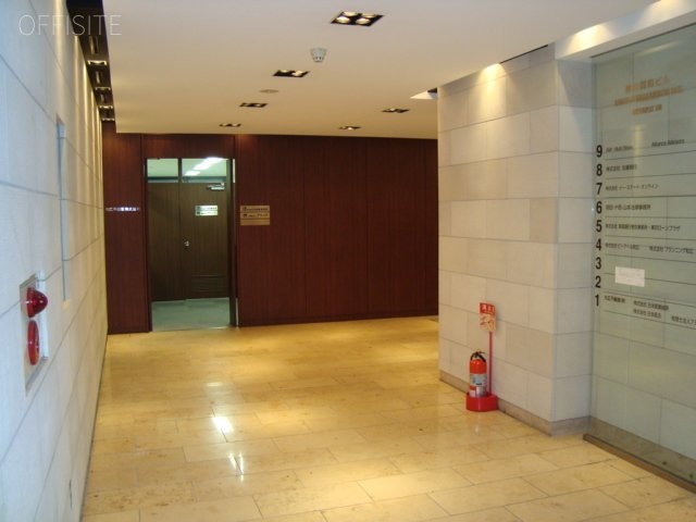 神田司町ビル エントランス