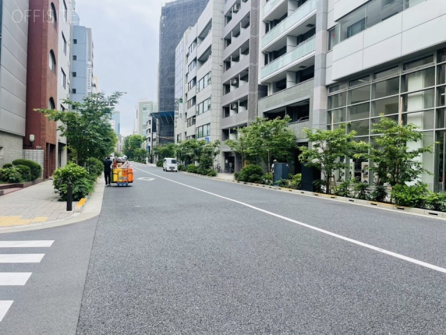 宮城館ビル 前面に御幸通り