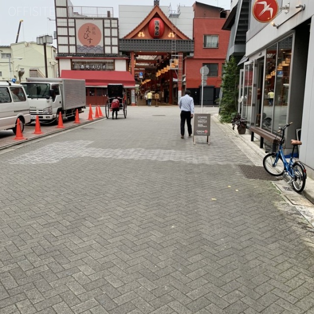 浅草公園六区ビル ビル前面道路