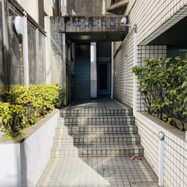 日産研会館 エントランス