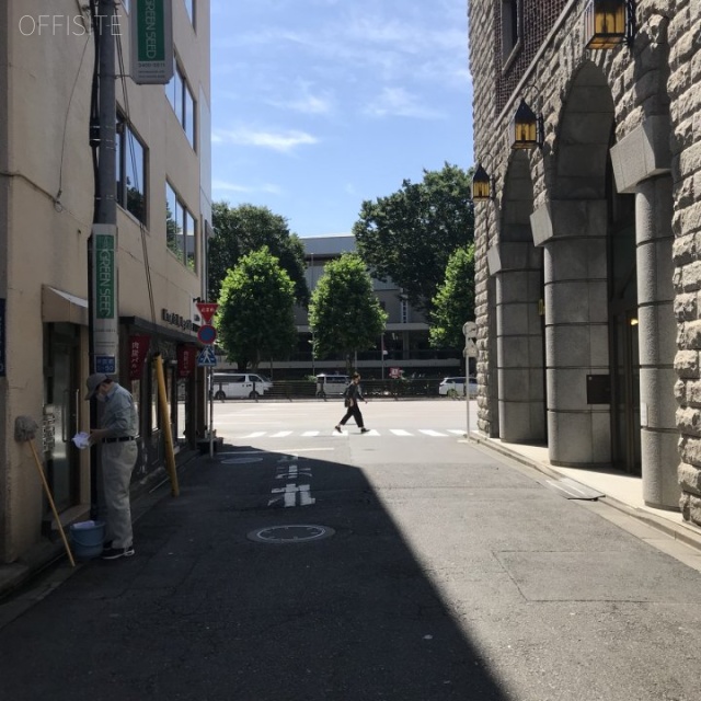 青山KTビル ビル前面道路
