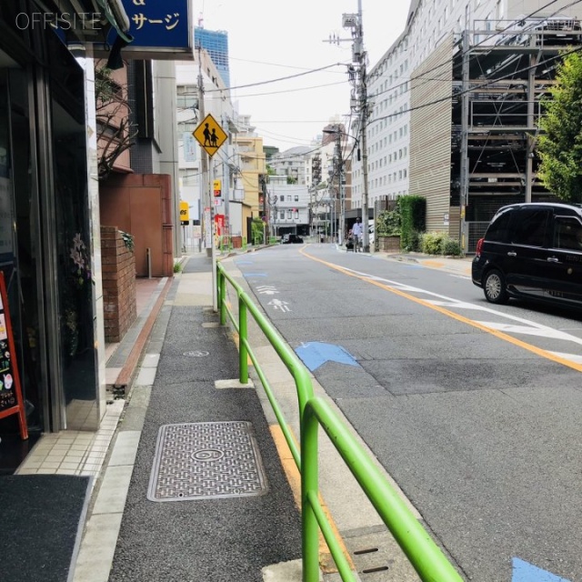 富岳ビル ビル前面道路