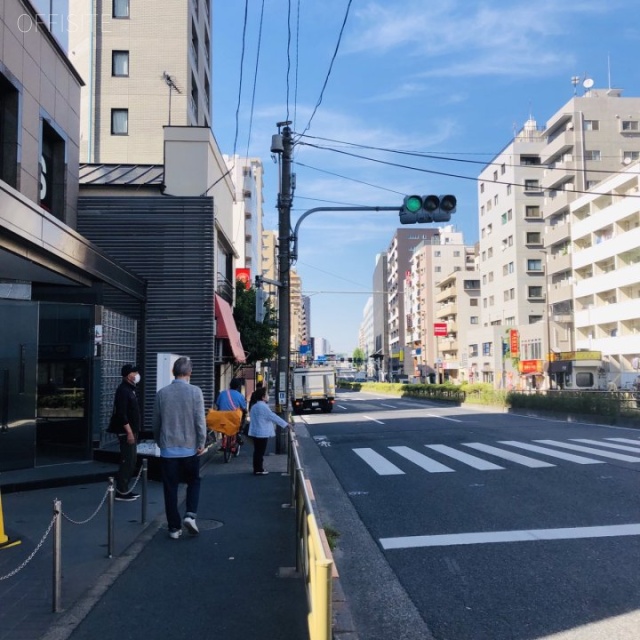 加瀬ビル167 ビル前面道路