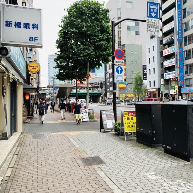 りそな新橋ビル ビル前面道路