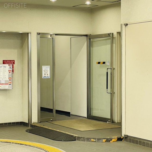 三谷ビル 駐車場からのオフィスビル出入口