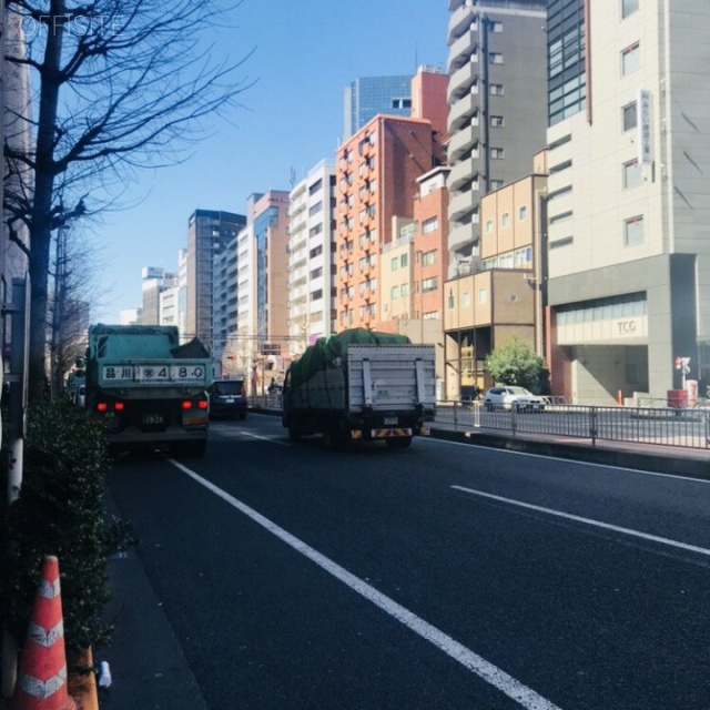 芝石井ビル ビル前面道路