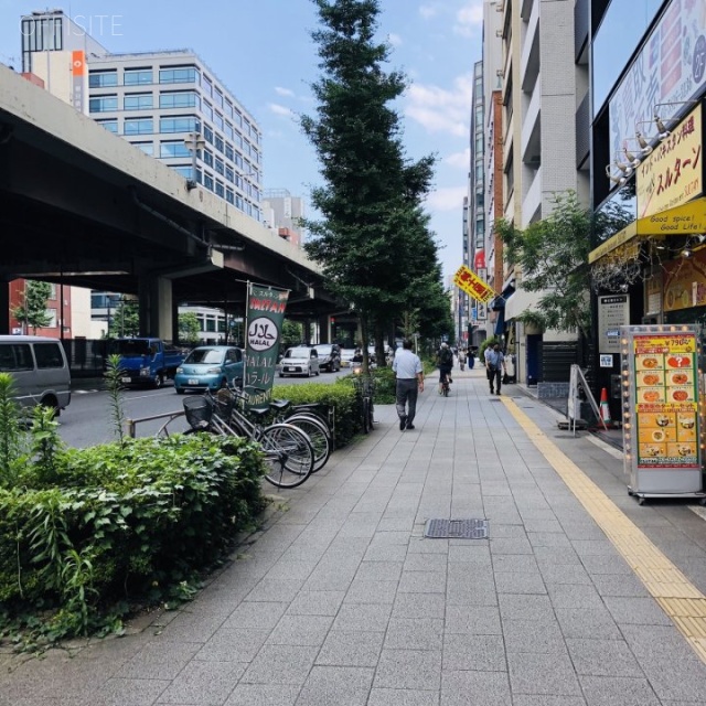 IMIビル ビル前面道路