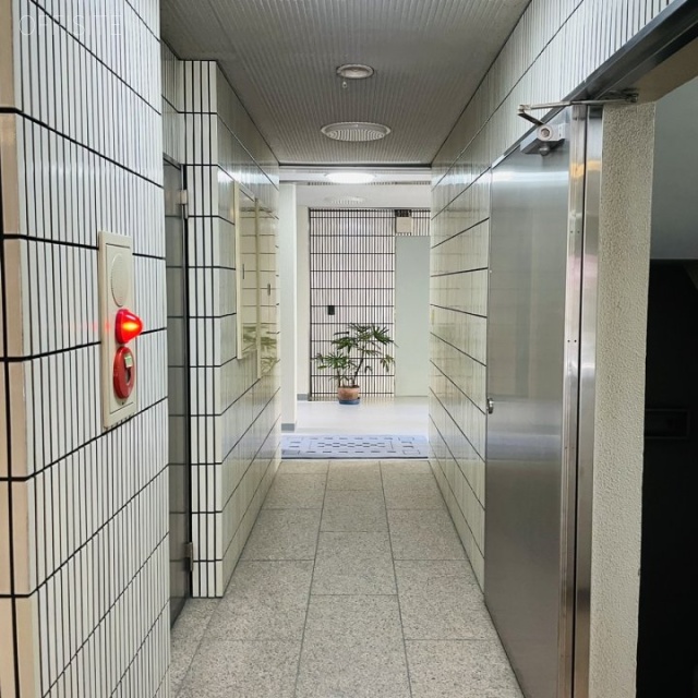 末よしビル エントランス