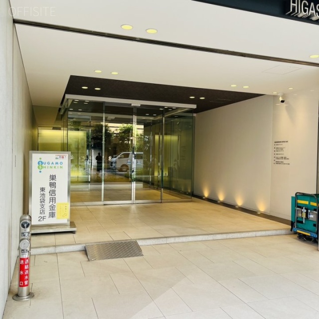 東池袋セントラルプレイス オフィスビル出入口