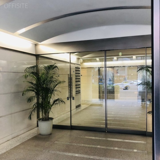 ワカ末ビル エントランス