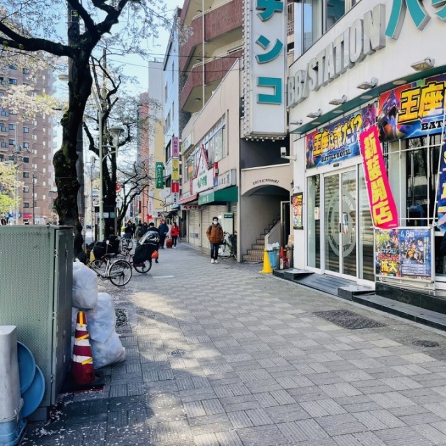 日暮里安永ビル 前面歩道
