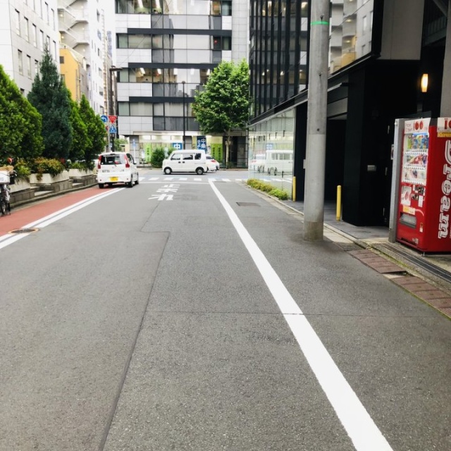 児谷ビル ビル前面道路