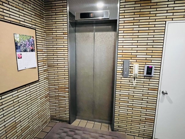 岩見ビル エントランス