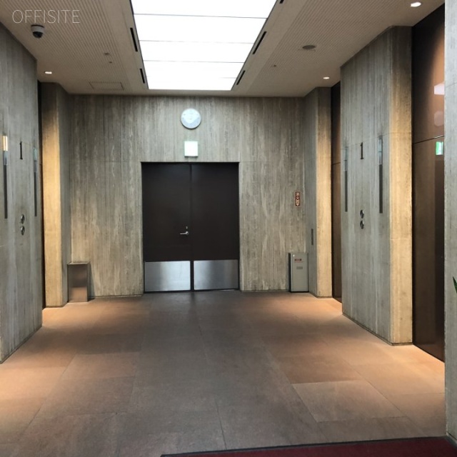 日土地ビル エントランス