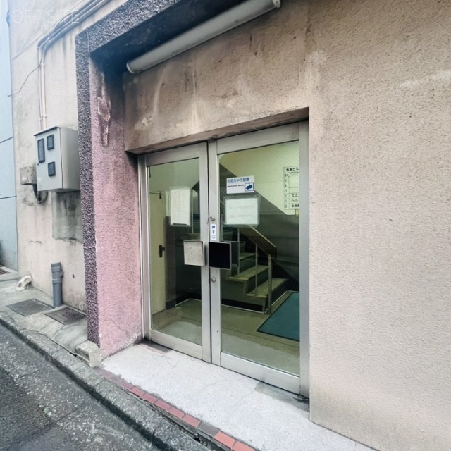 飯島ビル新館 エントランス