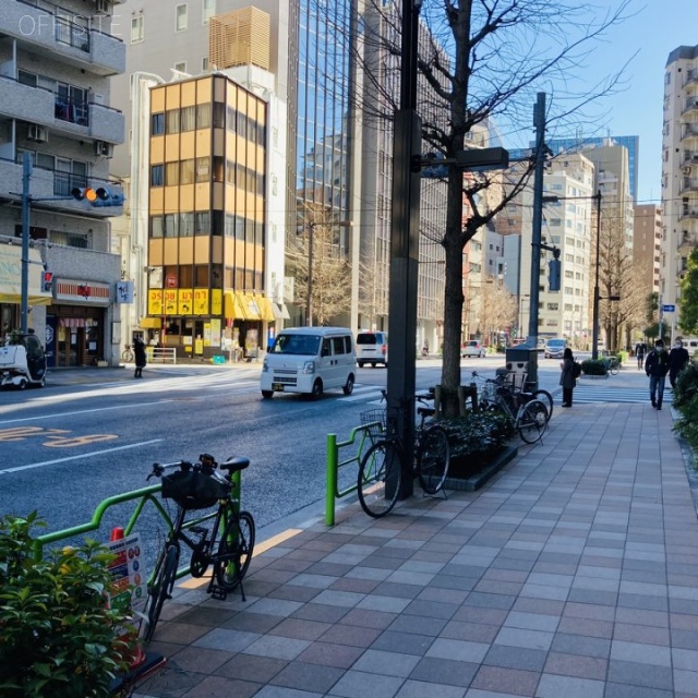 ゼロワンビル ビル前面道路