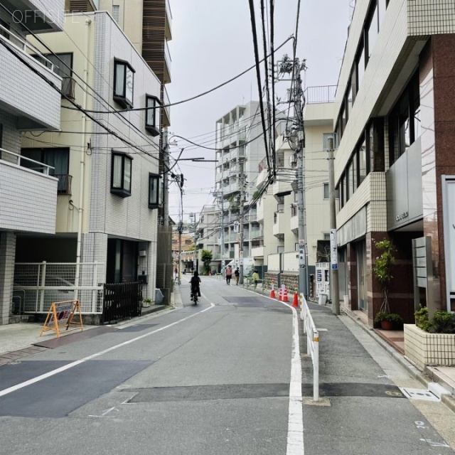 NESビル ビル前面道路