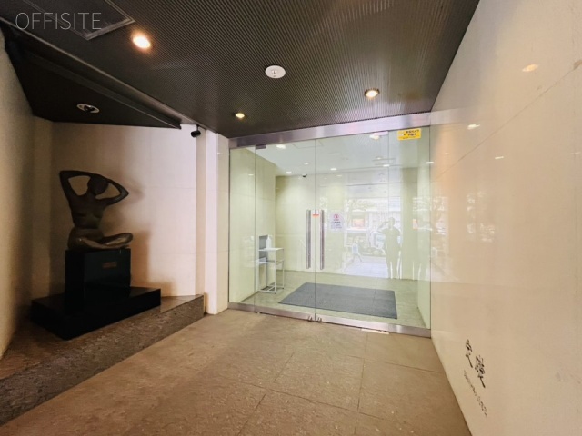 NRビル エントランス(入口)