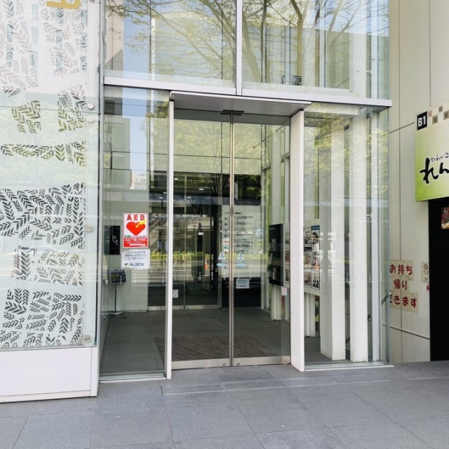 エキニア青葉通り オフィスビル出入口