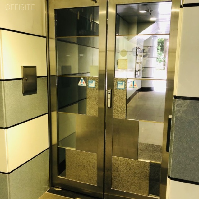 東都ビル エントランス