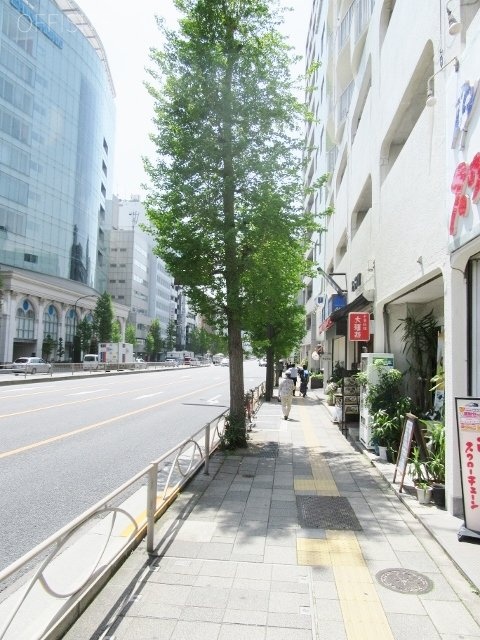 高輪ホワイトマンション ビル前面道路