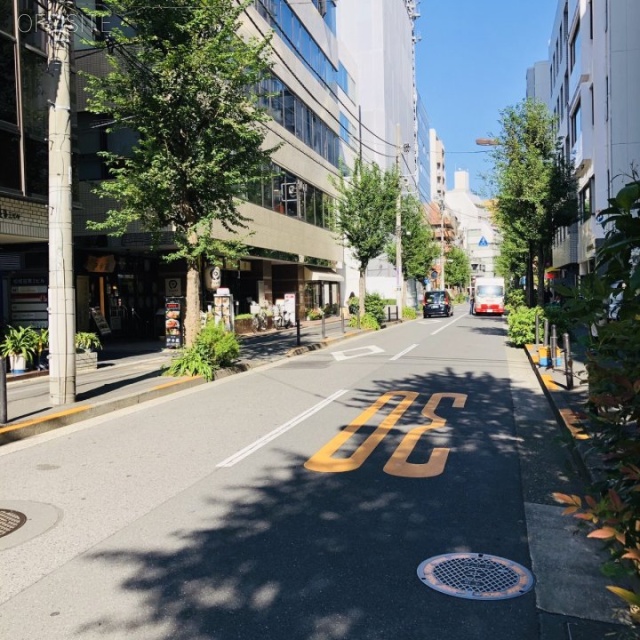 一番町ファーストビル ビル前面道路
