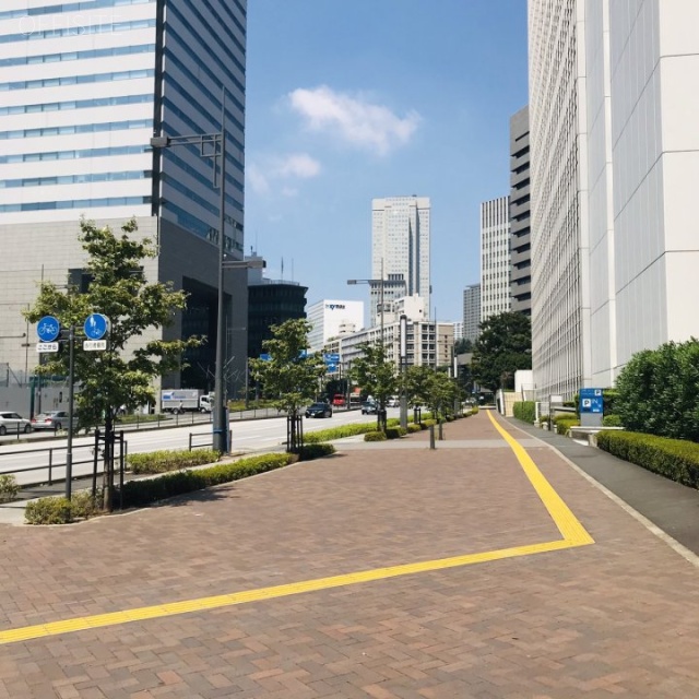 商船三井ビルディング ビル前面道路