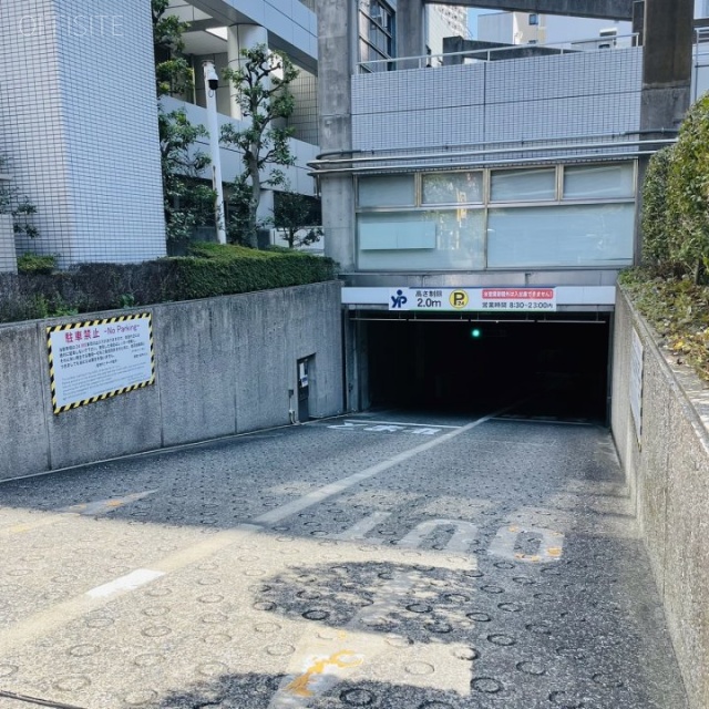 青葉六本木ビル 駐車場
