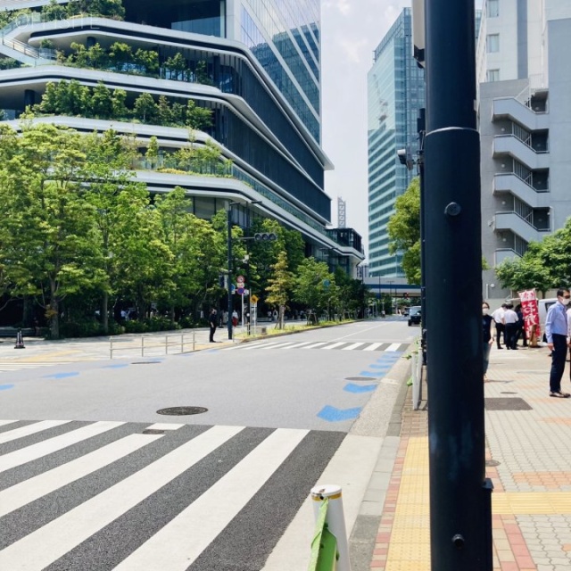マリンクス・タワー ビル前面道路