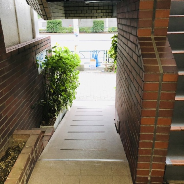 ロリエ市ヶ谷ビル エントランス