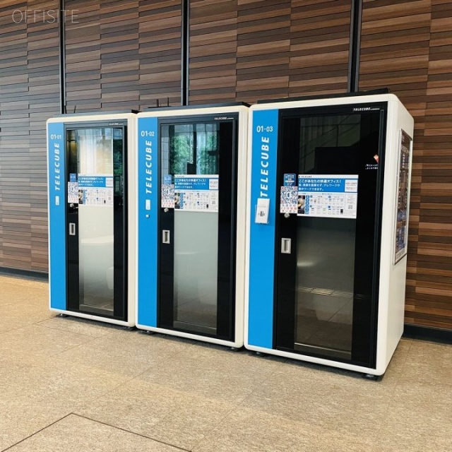 大手町パークビル エントランス内に個室電話ボックス