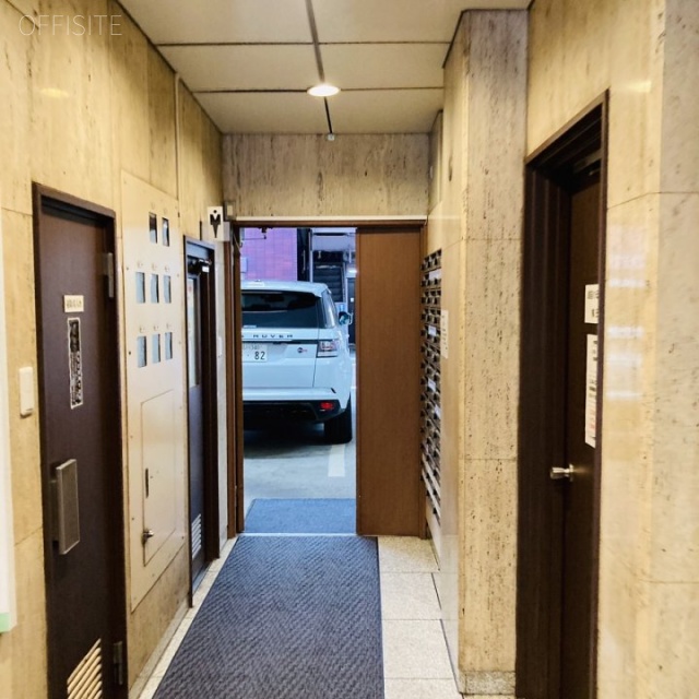 銀座8丁目10番ビル 駐車場