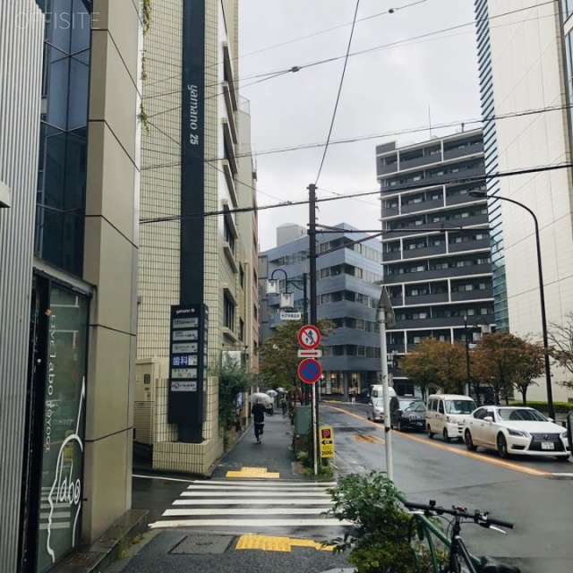 日綜代々木ビル 全面道路