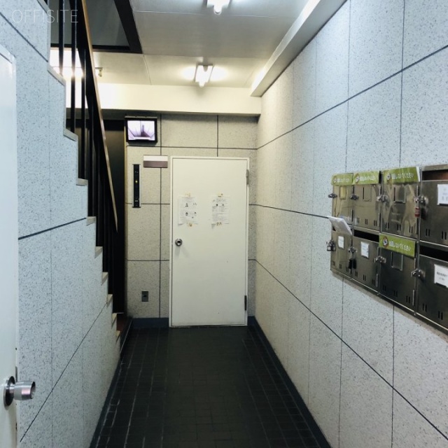 静山(セイザン)ビル エントランス