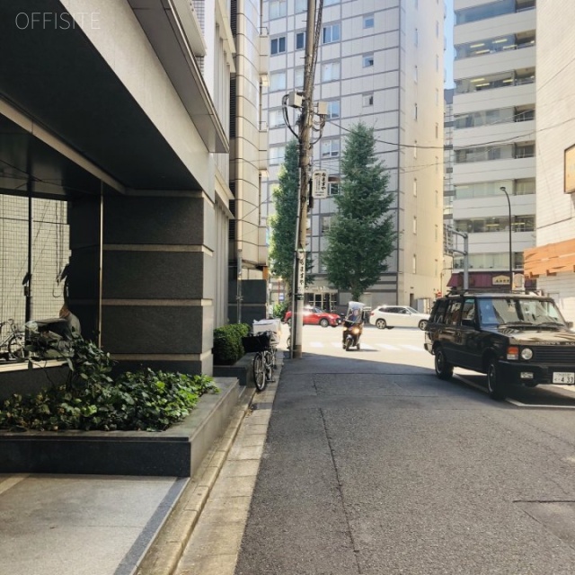 JRE神田小川町ビル ビル前面道路